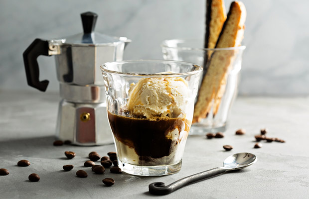 Utopený kopeček vanilkové zmrzliny - Affogato