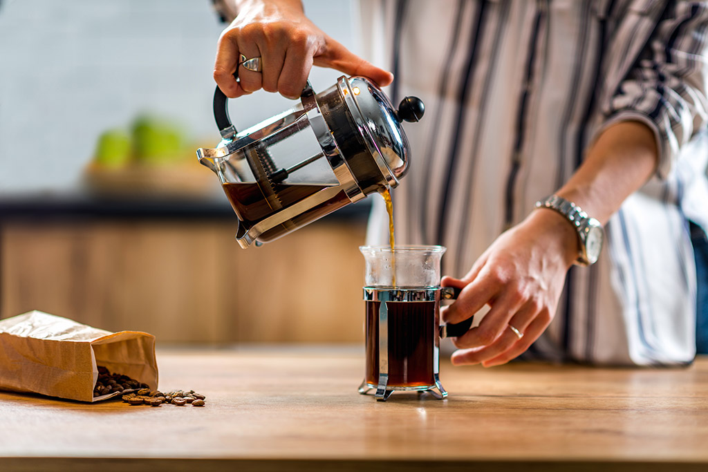 Za french press z nerezu si připlatíte, ale stojí to za to