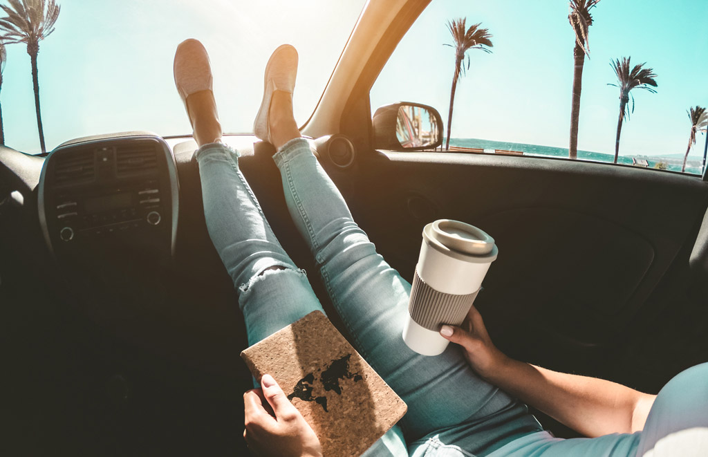 Dopřejte si kvalitní kávu i na cestách aneb vybíráme cestovní kávovar nejen do auta