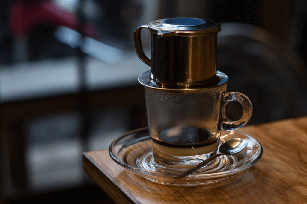 Jak si připravuje kávu na cestách profesionální barista Marek Dostálek